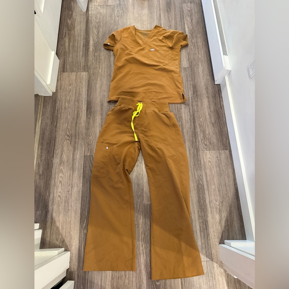 Figs earth scrub set wide leg bottoms